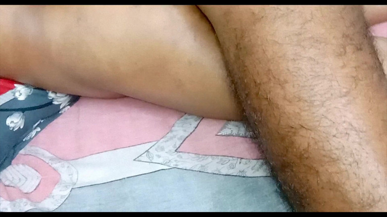 BanglaSexy24: 新しいおばさんが二人の親友とセックスしている おっぱいの膣とムラムラしている