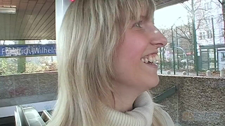 Sextermedia by Pete: Versaute amateur-blonde sandra anal gefickt