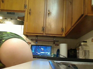 Long Toe Sally Big Buns: Kitchen panties change