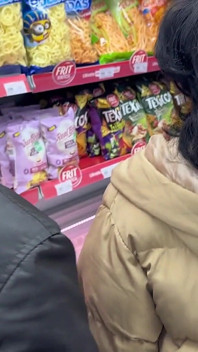 Süpermarketteki kız şalgamdan beni tuttu