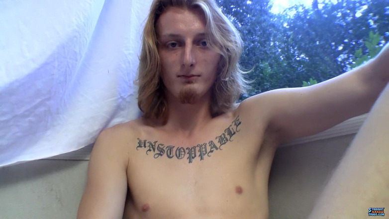 Straight naked thugs: 長いストロークでまっすぐ射精する