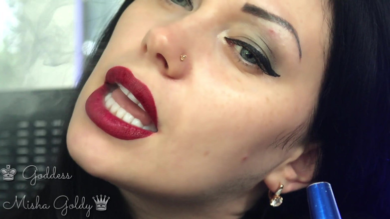 Goddess Misha Goldy: Pancut ke bibir besar saya dan cangkuk merokok!