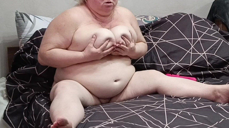 Zona901: Гола сусідка мастурбує пизду