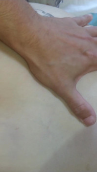 Sexy blonďatá nevlastní matka s velkým zadkem masturbuje kamaráda a kouří mu péro a dává jí těsnou kundičku do zadku část 8