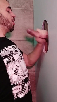 You give me your cum, I give you my cum!!! Super gloryhole by Leo Bulgari & Xisco