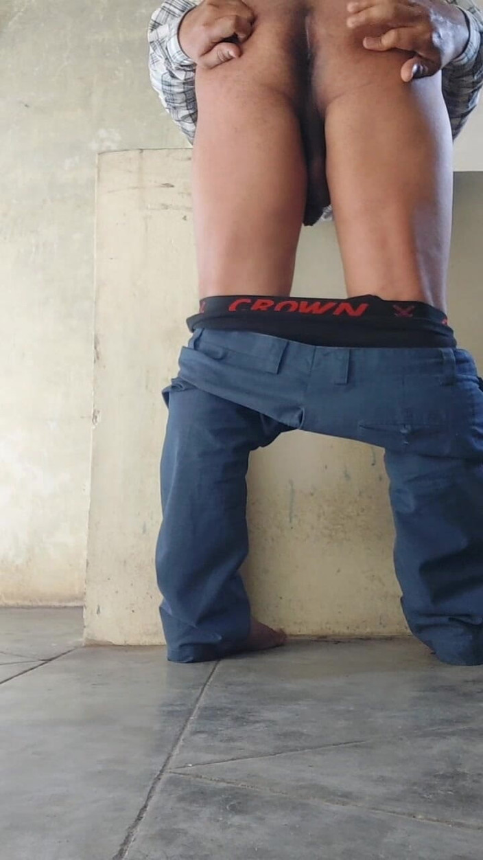 Bigcocka: Estoy mostrando mi gran polla y mi gran culo en...