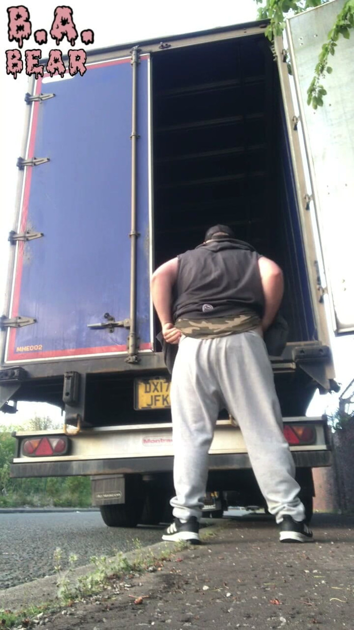 B A Bear: Fat Truck Driver Outdoor Wank