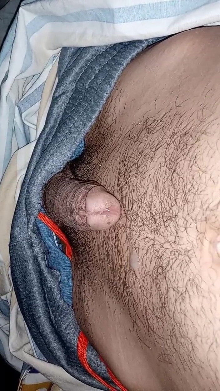 Cute boy jerks off: Saya mengepam susu saya pada awal pagi dan saya mandi...