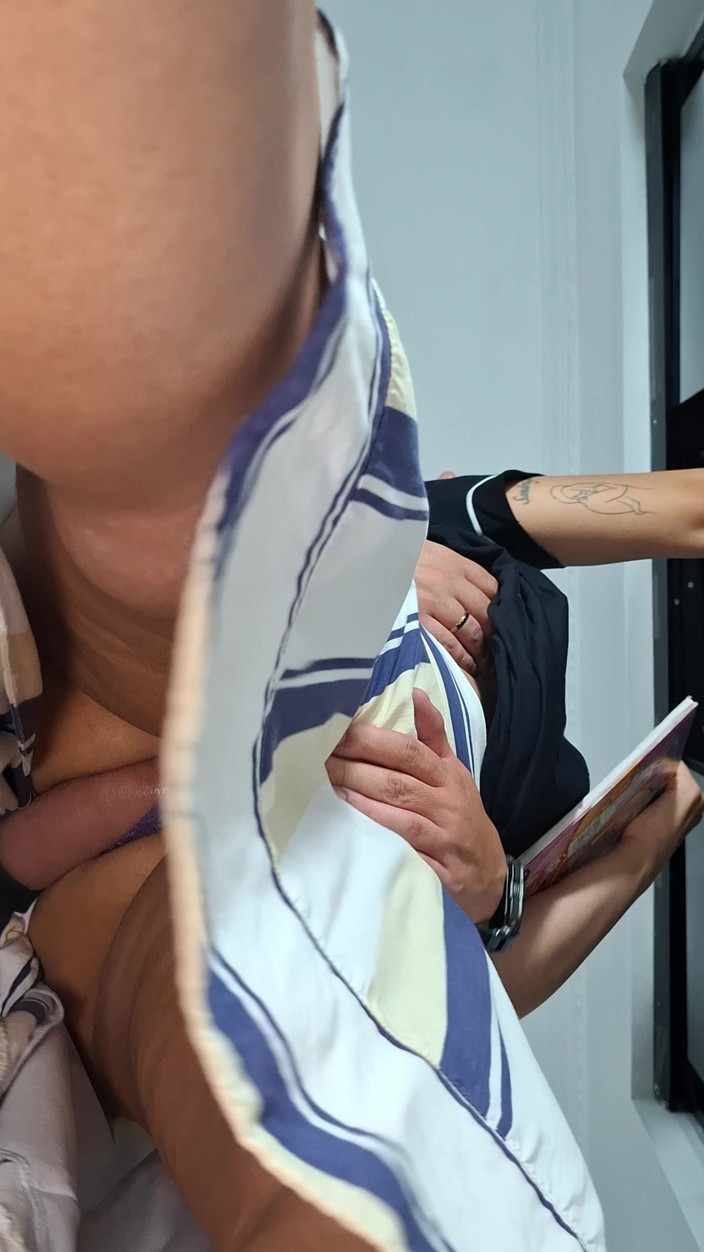 Gabi SweetCouplesStories: Öğrenciler mola sırasında sınıfta kuru kamburluk yapıyor