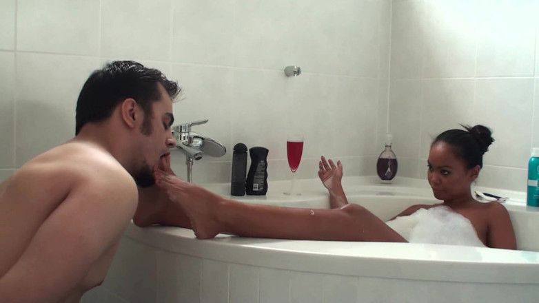 Foot Girls: Ebony Babe Makes Him Lick Her Feet in The Bathtub
