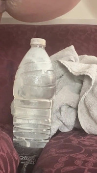 Flasche tief anal einführen