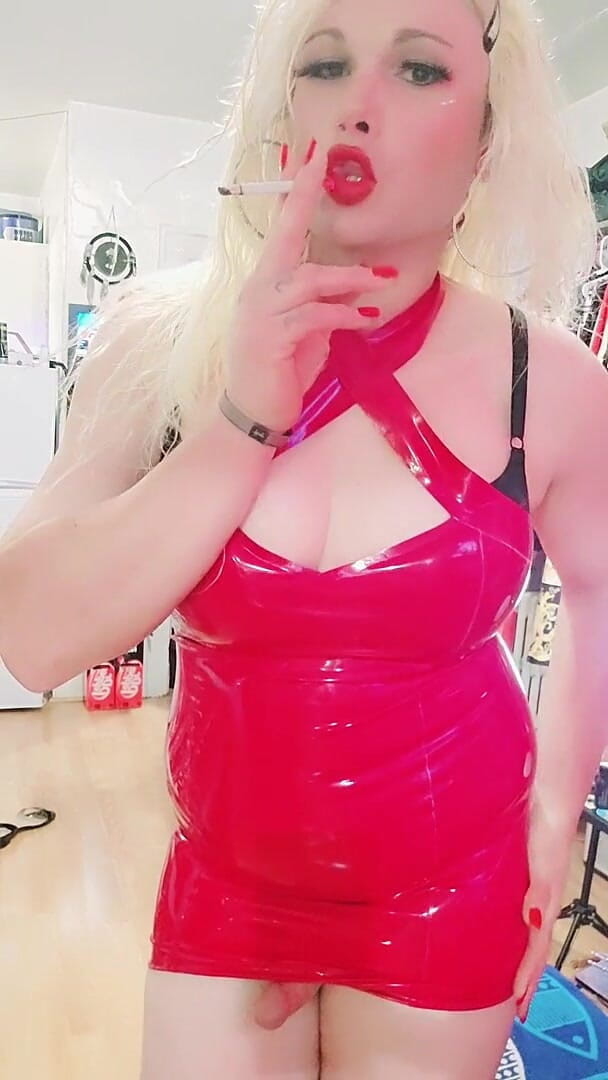 Darkfetish2k: Hot Latex Smoking Kylie Rey
