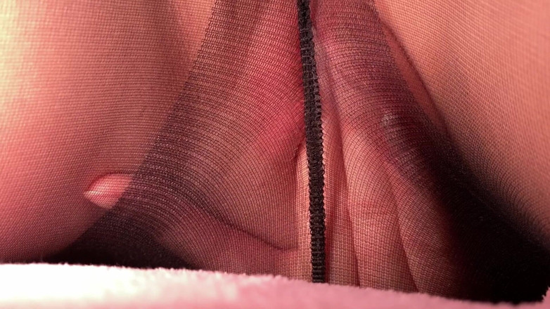 AmyHi: Asmr ! Je me masturbe et squirte en collants