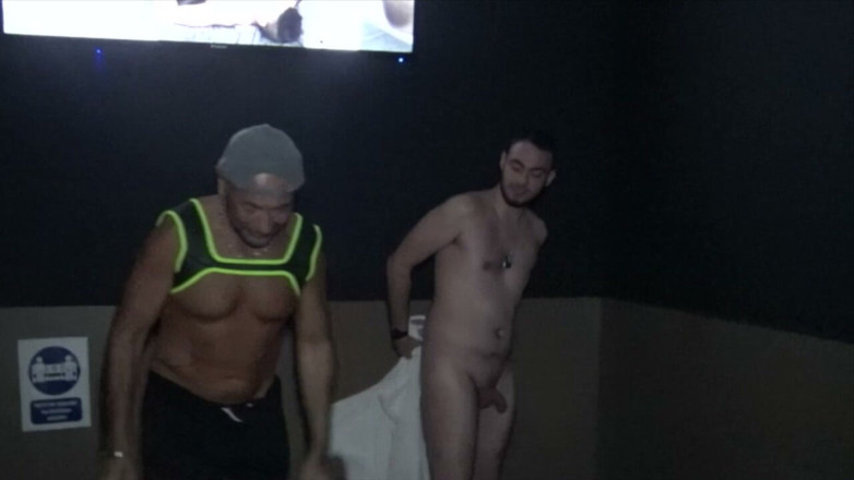 Bareback cum inside studio: Curvă franceză futută crud de badboy fără prezervativ