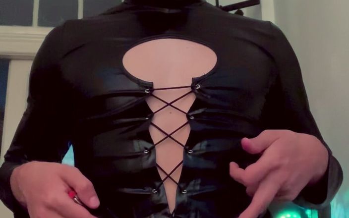 Trixxxie: Sevimli trans kadın kılıklı sürtük gösteriş yapıyor