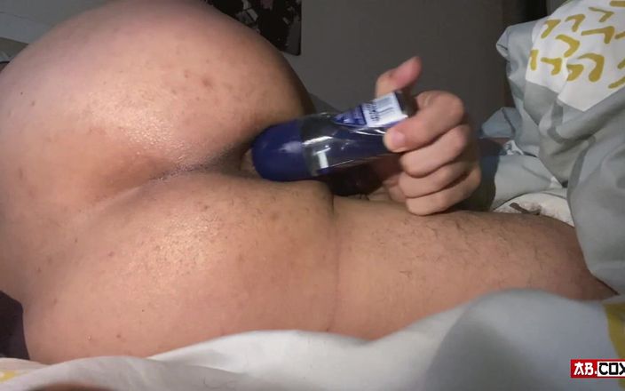 TattedBootyAb: Twink tiener stopt enorme kontplug in kont || Anaal orgasme - anaal...