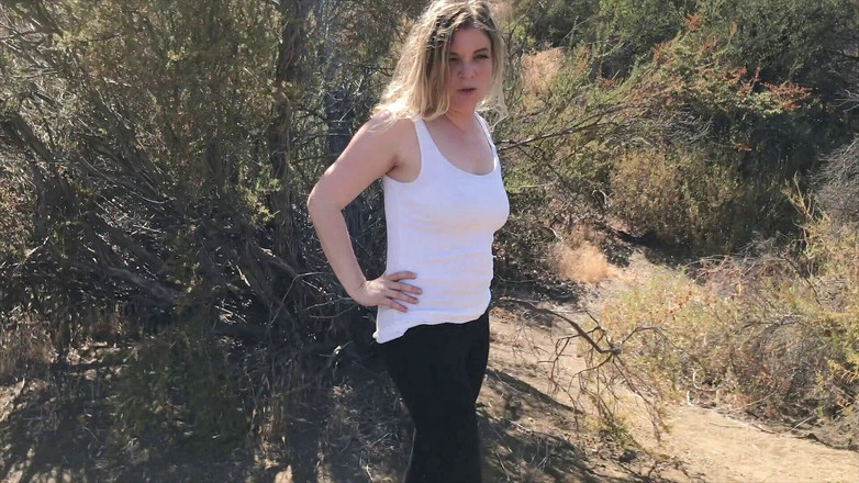 Erin Electra: Ripresa di bionda creampie da personal trainer all'aperto