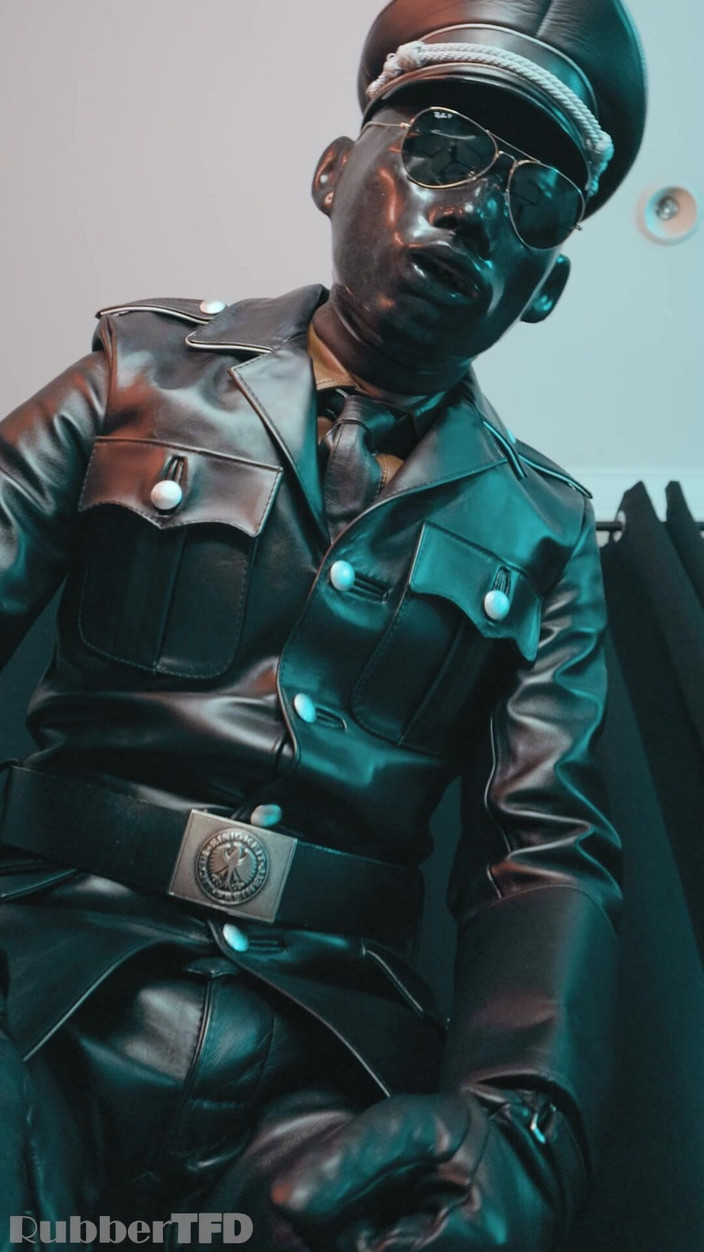 RubberTFD: Повернення шкіряного масктера VK