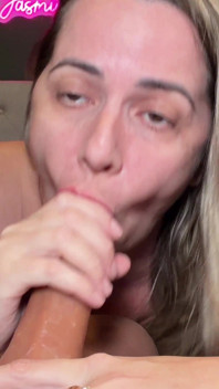O matură sexy incitantă suge pula tare a fiului vitreg și imploră sperma lui, CIM