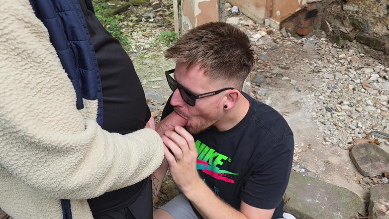 gaynaughtywelsh: 10 इंच के पापा को मंडराते हुए पाया इसलिए हमने उसे घर ले गए ताकि वह मेरे पति को नस्ल दे सके