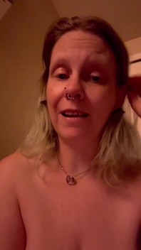 Ich ärgere dich alle mit meiner langen gepiercten zunge