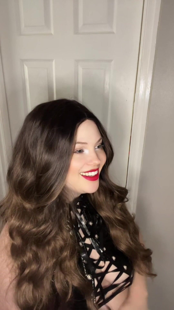 Youdreamgirl123: 熟女和骑自行车的帮派角色扮演给她的朋友戴绿帽
