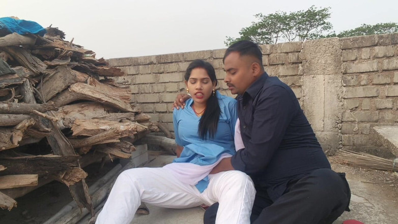 Sona bhabhi: 야외에서 의붓오빠에게 18살 처녀 여대생 거유 누르기