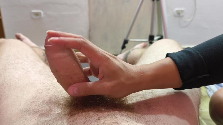 Carmona TS: 18-letni transpłciowy mężczyzna wie, jak się masturbować z penisem