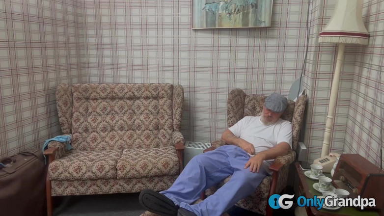 OnlyGrandpa: 여친을 돌다