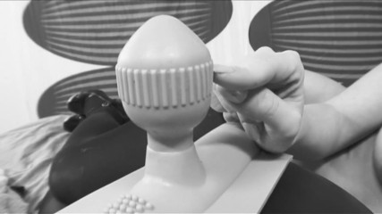 Reality Babes: Nádherná holka kouří, zatímco je svedena sybian