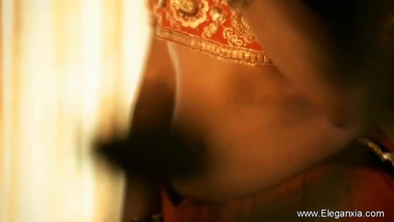 Eleganxia: Eleganxia - Bollywood bugil di bak mandi air panas