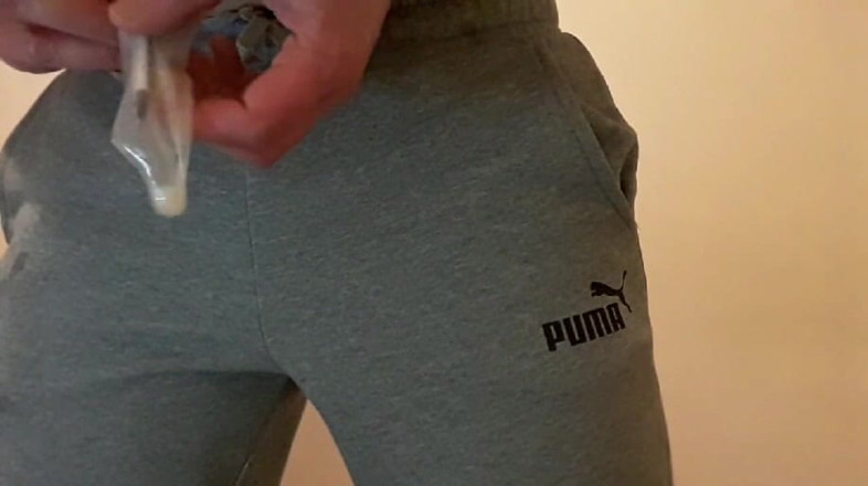 DumbChav: Знайшов цей використаний презерватив у парку - врятував його і завантажив мою дірку спермою