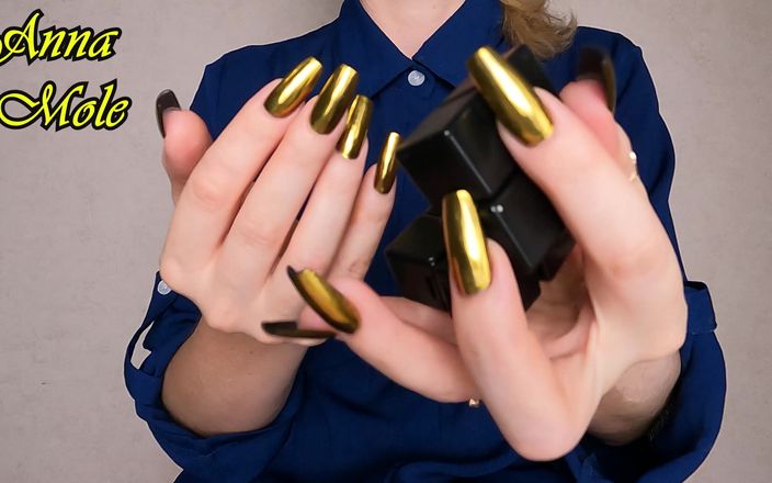Anna Mole: Mani feticismo della manicure dorata