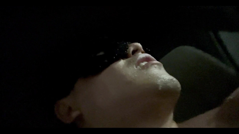 barenakedboy: Regardez-moi me branler sous la pluie