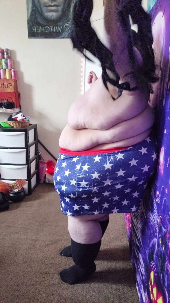 SSBBWLadyBrads: Stripping From the Side for My Fans