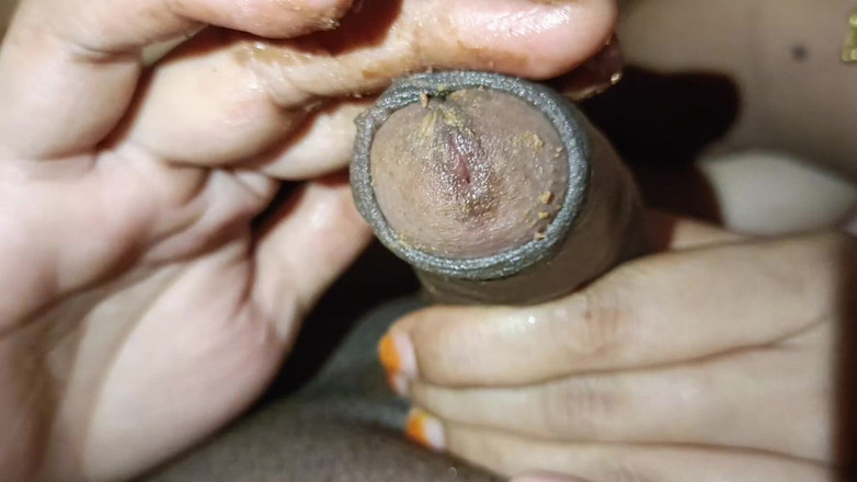 Catchybusty: 微胖的印度女孩在她的房子里很孤独