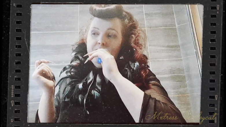 Mxtress Valleycat: Gothic Vape Domination