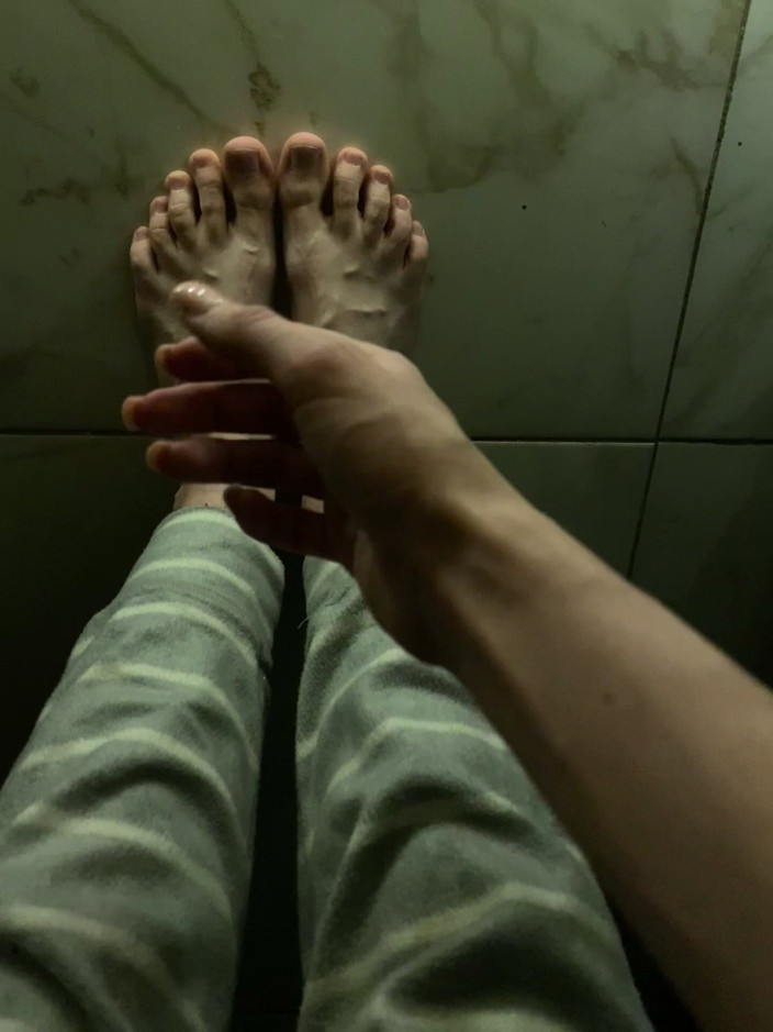 Princess Aisha: So Swollen Veins on the Feet