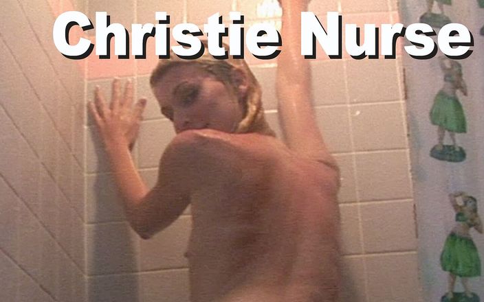 Edge Interactive Publishing: Christie Nurse se masturbează goală la duș