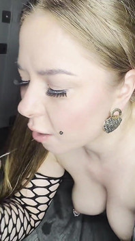 Bbc la troia in calze a rete adora quel grosso cazzo. POV