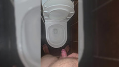 Jimbob Star GAY: Jimbob kencing di toilet