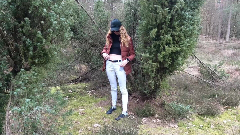 Bikergirl_97: La mia prima scopata all'aperto con inseminazione facciale