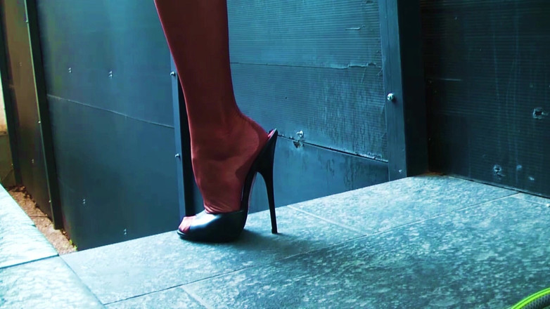Goddess Celine: Stiletto Mules Zpocené silonky JOI nohy
