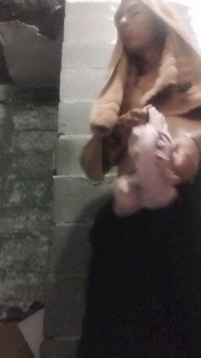 AlexAlejandro13: Saya keluar dari bilik mandi supaya anda boleh melihat saya...
