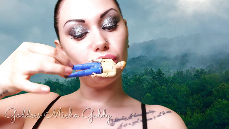 Goddess Misha Goldy: मेरे होंठ - छोटे मनुष्यों के लिए नरक का दरवाजा है! Devour Fetish