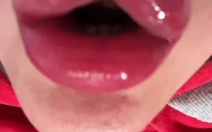FinDom Goaldigger: Captivated by the of Big Lips and Glossy Kisses