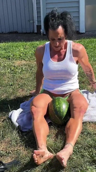 Mięśni MILF Kandys Arbuz Miażdż dominacji