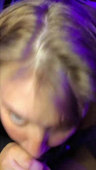 人妻在我们的私人卧室里吞下我的鸡巴 第一人称视角