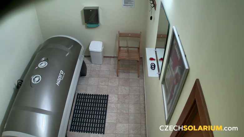 Czech Solarium: Чешский солярий 315: сексуальная женщина показывает в солярии