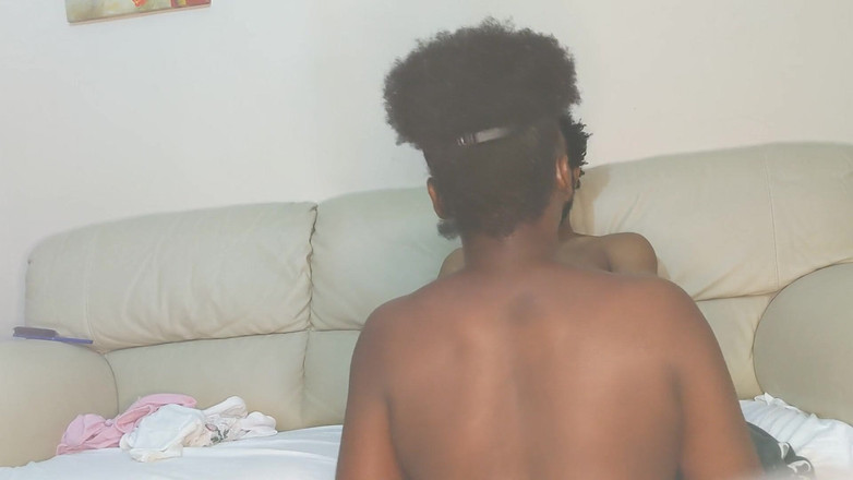 Jhodez1: Enquanto o namorado dela está ausente, eu fui capaz de...